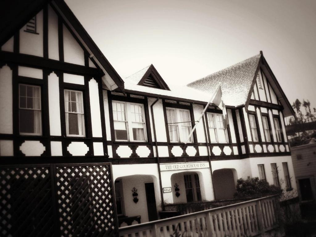 The Old Courthouse Inn Powell River Szoba fotó