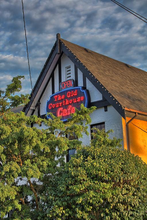 The Old Courthouse Inn Powell River Kültér fotó